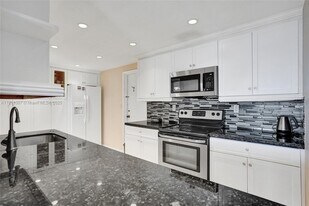 1833 S Ocean Dr in Hallandale Beach, FL - Building Photo