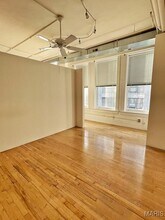 1 Brookings Dr in St. Louis, MO - Building Photo - Building Photo