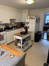 202 Sylvan St, Unit 1st floor in Melrose, MA - Foto de edificio - Building Photo