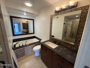 12115 Valleyheart Dr in Los Angeles, CA - Building Photo - Building Photo