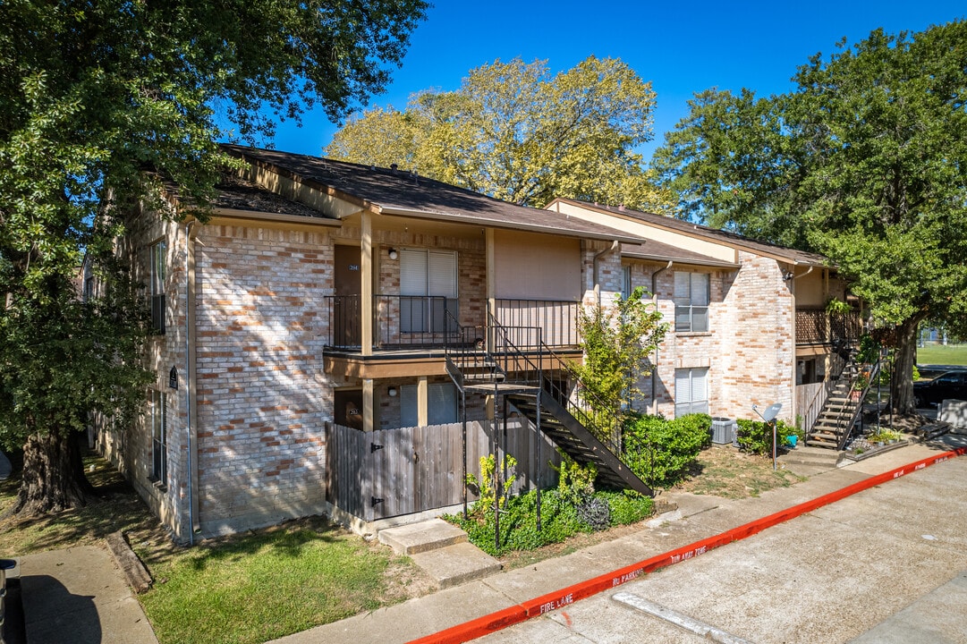 Lyons Court in Spring, TX - Building Photo