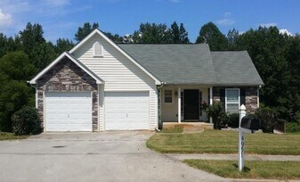 4951 Larkspur Ln in College Park, GA - Building Photo