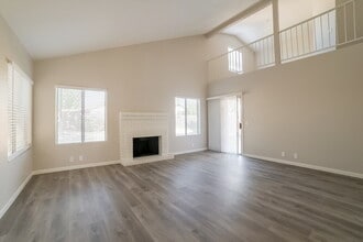 14994 W Bottle Tree Ave in Surprise, AZ - Foto de edificio - Building Photo