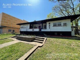 621 N Leverett Ave in Fayetteville, AR - Building Photo