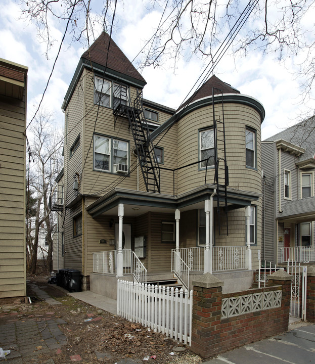 58 Van Reipen Ave in Jersey City, NJ - Building Photo