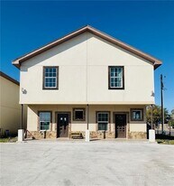 8 E St in Weslaco, TX - Building Photo