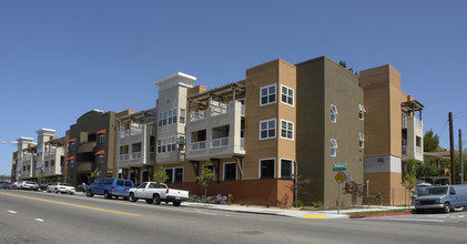 Lincoln Court Senior Apartment in Oakland, CA - Building Photo - Building Photo