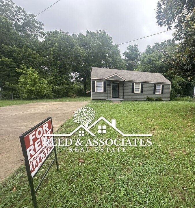 2198 Hillside Ave in Memphis, TN - Building Photo