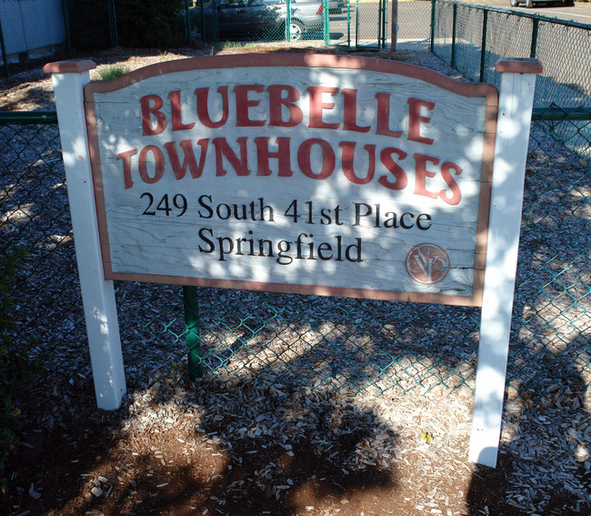 Bluebelle Townhouses in Springfield, OR - Building Photo - Building Photo