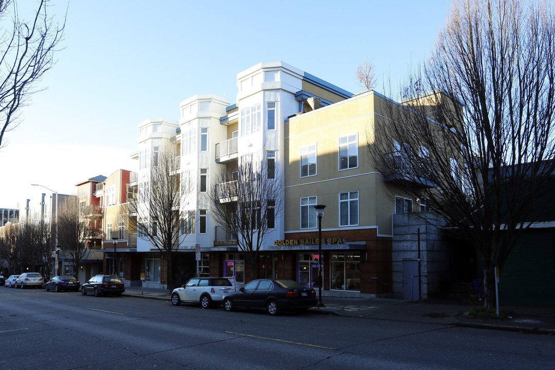 525 First West Apartments in Seattle, WA - Building Photo