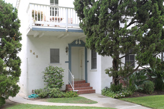 345 N Oakhurst Dr in Beverly Hills, CA - Building Photo - Building Photo