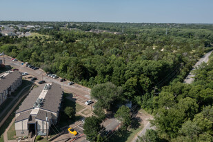 The Terrace at Highland Hills in Dallas, TX - Building Photo