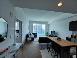 950 Brickell Bay Dr in Miami, FL - Building Photo - Building Photo