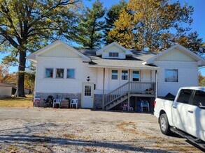 633 S 3rd St, Unit B in Dugger, IN - Building Photo - Building Photo