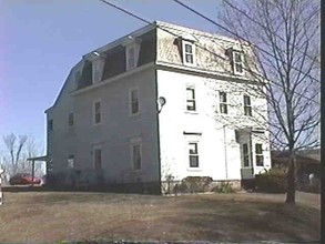 10-12 Beach St in Winsted, CT - Building Photo - Building Photo