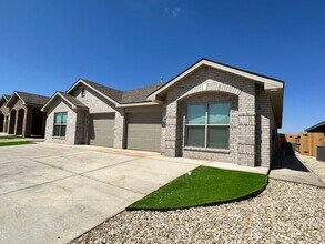 2005 Aberdeen Ave in Wolfforth, TX - Building Photo - Building Photo