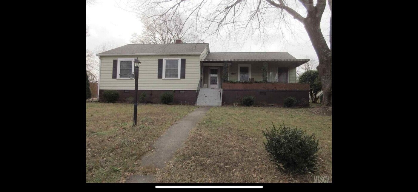 1277 11th St NW in Hickory, NC - Building Photo