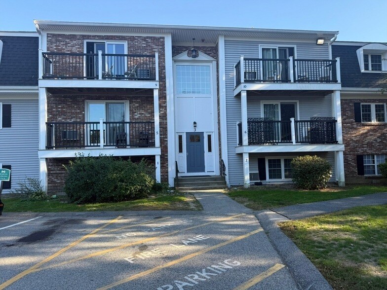 3 Chapel Hill Dr, Unit 2 in Plymouth, MA - Building Photo