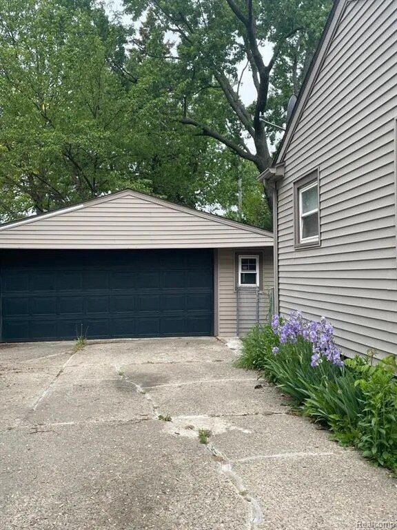 32851 Linderman Ave in Warren, MI - Building Photo - Building Photo