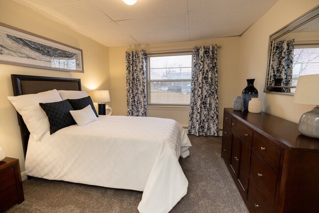 Loch Bend Apartments in Baltimore, MD - Foto de edificio - Building Photo