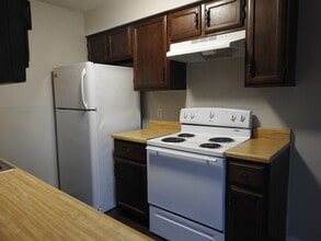 2303 Elm Ave, Unit 2 in Bay City, TX - Foto de edificio - Building Photo