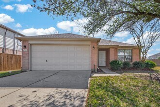 4719 Silver Spruce Ln in Friendswood, TX - Building Photo - Building Photo