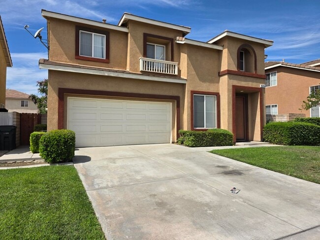 7072 Newport Ave in Fontana, CA - Foto de edificio - Building Photo