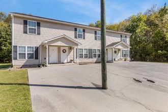 109 Creekside Dr in Calhoun, GA - Building Photo - Building Photo