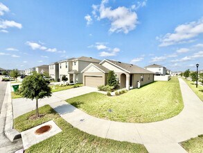 5699 Chorleywood Ln in Wesley Chapel, FL - Foto de edificio - Building Photo