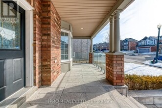 462 Delaney Dr in Ajax, ON - Building Photo - Building Photo