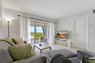 2970 NE 16th Ave in Oakland Park, FL - Building Photo - Building Photo