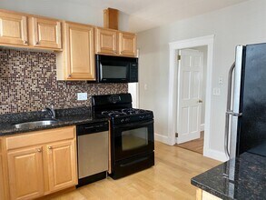 12 Silvey Pl, Unit 1 in Somerville, MA - Building Photo - Building Photo