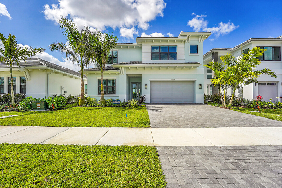 13013 Feathering Wy in Palm Beach Gardens, FL - Building Photo