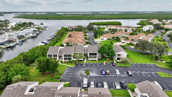 3215 S Lakeview Cir in Fort Pierce, FL - Building Photo
