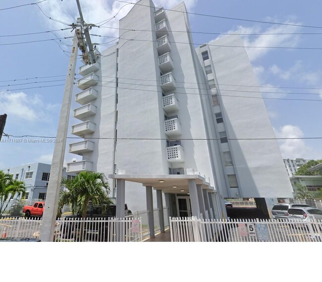 7118 Bonita Dr in Miami Beach, FL - Foto de edificio - Building Photo