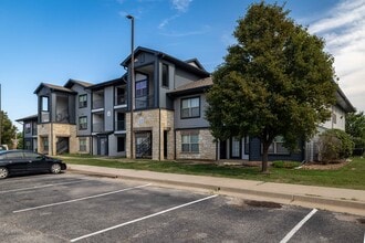 Inwood Crossings in Wichita, KS - Building Photo - Building Photo