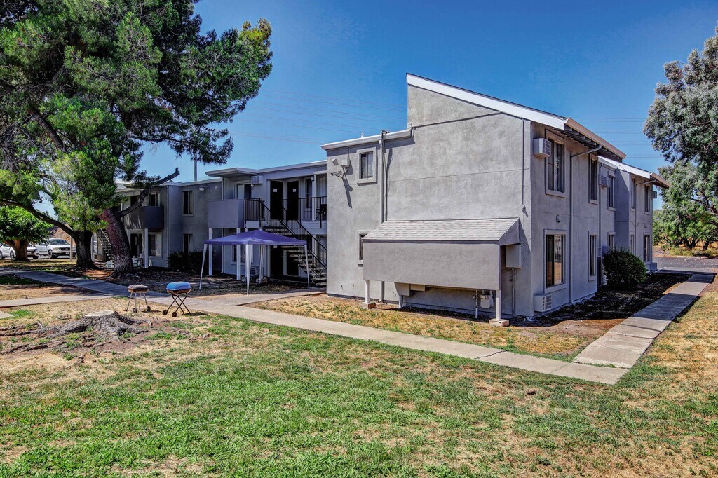 Residences at Brookside Stockton, CA Apartments