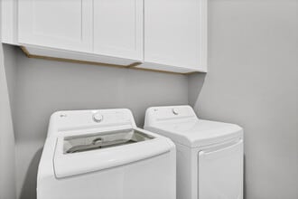 11044 Pinot Dr in Venice, FL - Foto de edificio - Building Photo