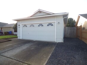 986 Eastwind Ct N in Keizer, OR - Building Photo - Building Photo