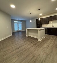 340 W Diehl Rd in Naperville, IL - Building Photo - Building Photo