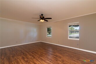 316 Mulberry Ave S in Luling, TX - Building Photo - Building Photo