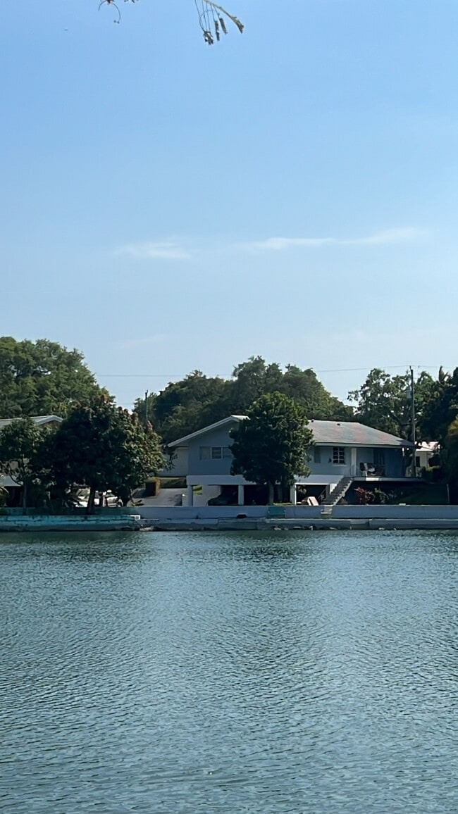 property at 425 NE 103rd St