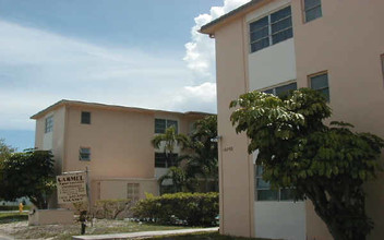 Milano Apartments in North Miami Beach, FL - Building Photo - Building Photo