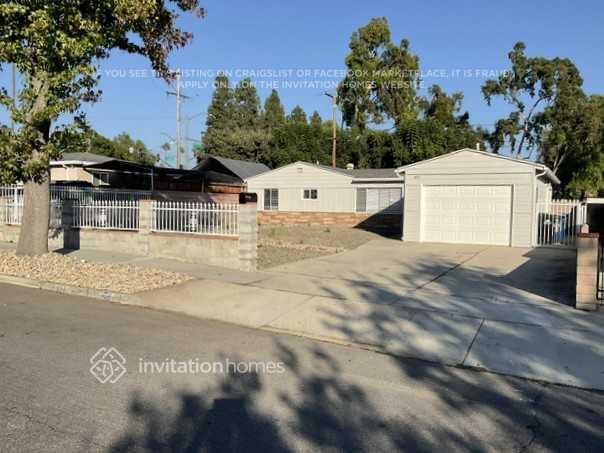 property at 852 N Parkside Dr