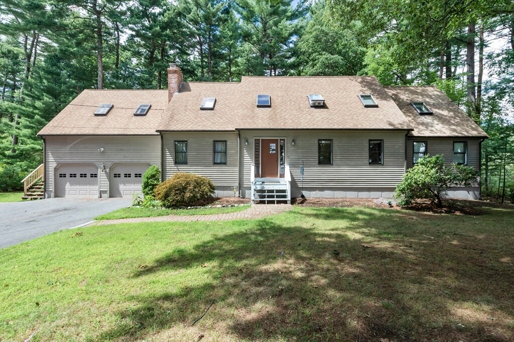 258 Kelley Blvd in North Attleborough, MA - Foto de edificio