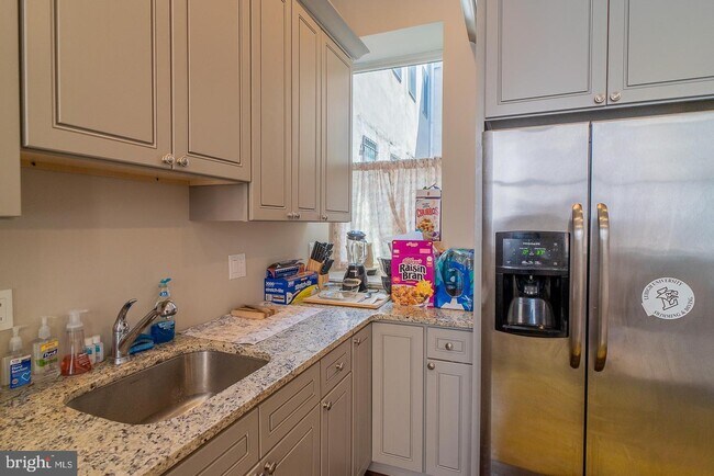 715 Sansom St photo'