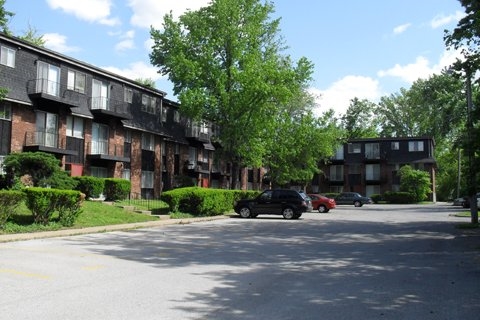 Five Star Realty and Gaslite Apartments in Carbondale, IL - Foto de edificio