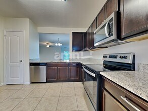 3825 Crystal Dew St in Plant City, FL - Building Photo - Building Photo