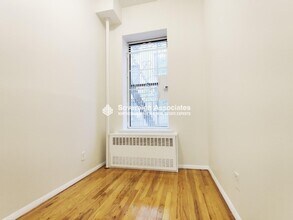 208 W 82nd St in New York, NY - Building Photo - Building Photo