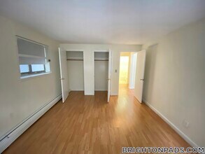 122 Dustin St, Unit 4 in Boston, MA - Foto de edificio - Building Photo